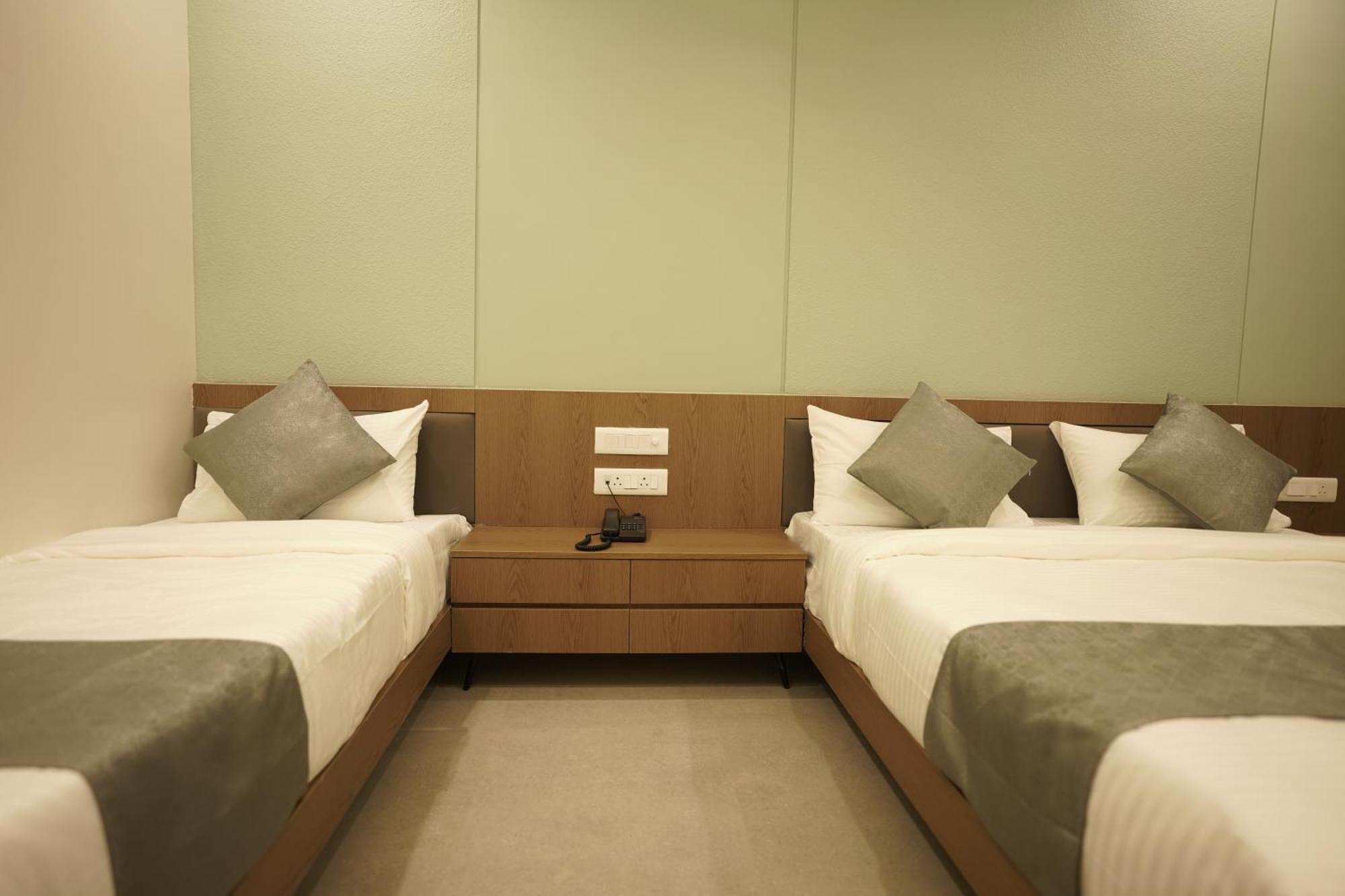 A Square Executive Hotel Аурангабад Екстериор снимка