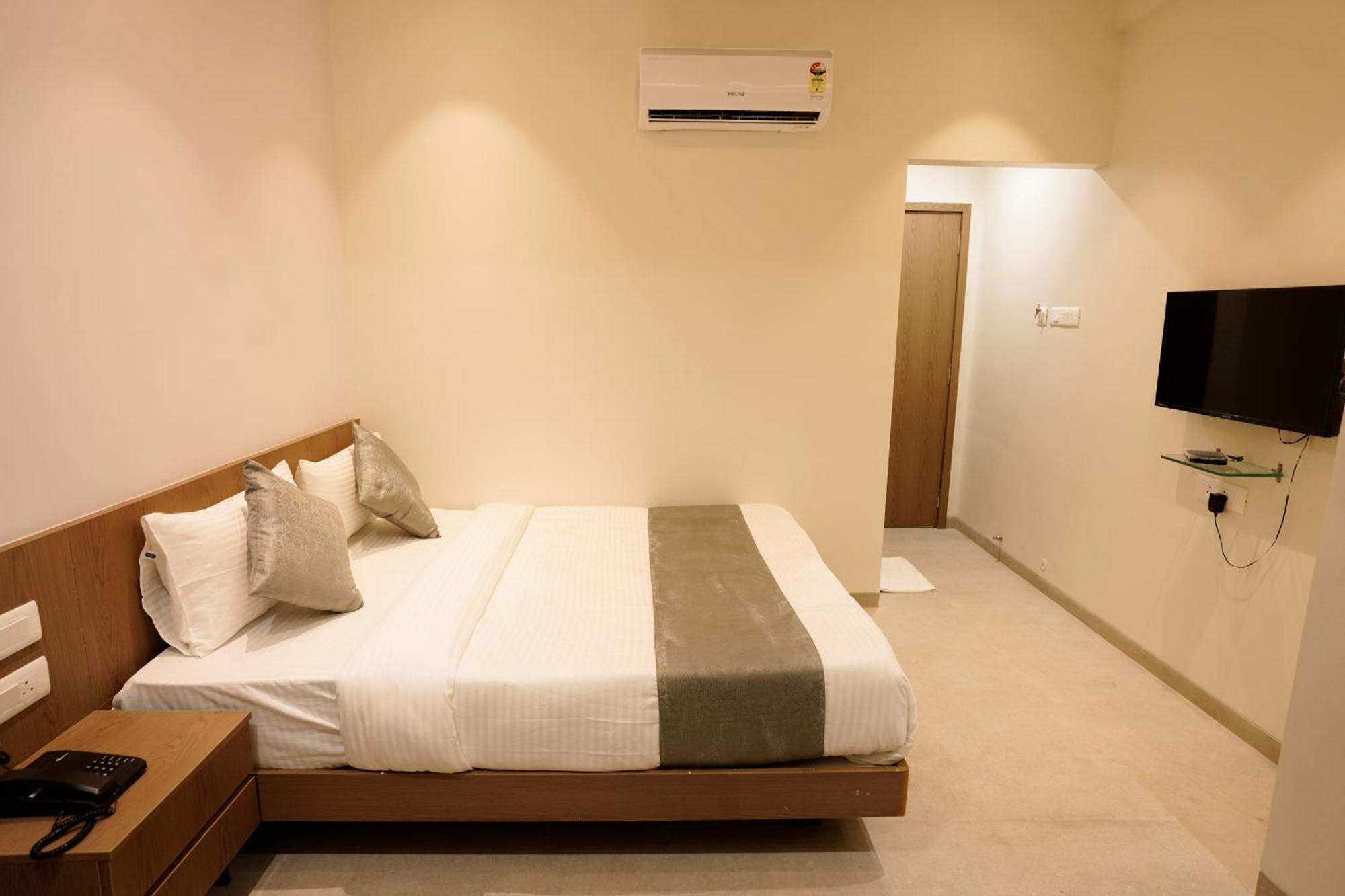 A Square Executive Hotel Аурангабад Екстериор снимка