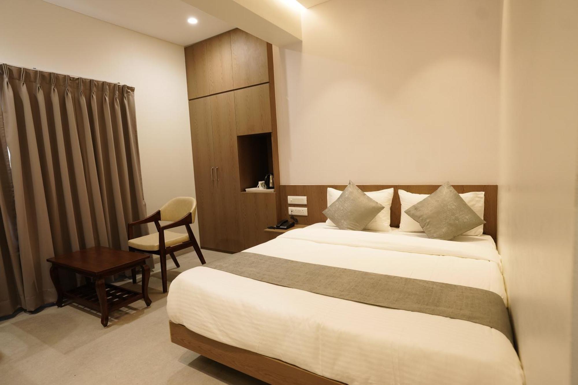 A Square Executive Hotel Аурангабад Екстериор снимка