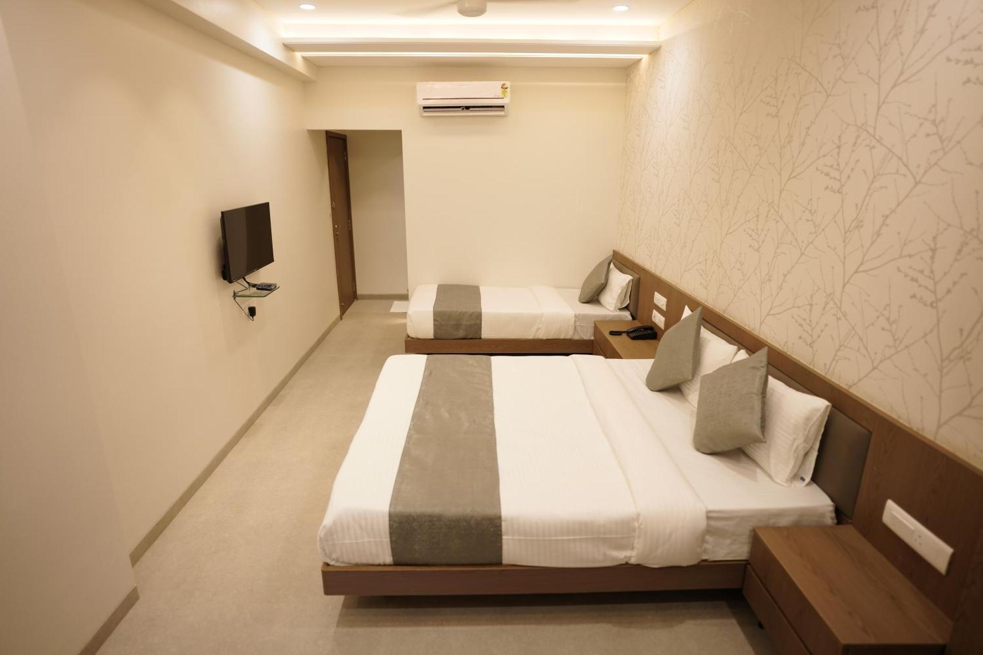 A Square Executive Hotel Аурангабад Екстериор снимка