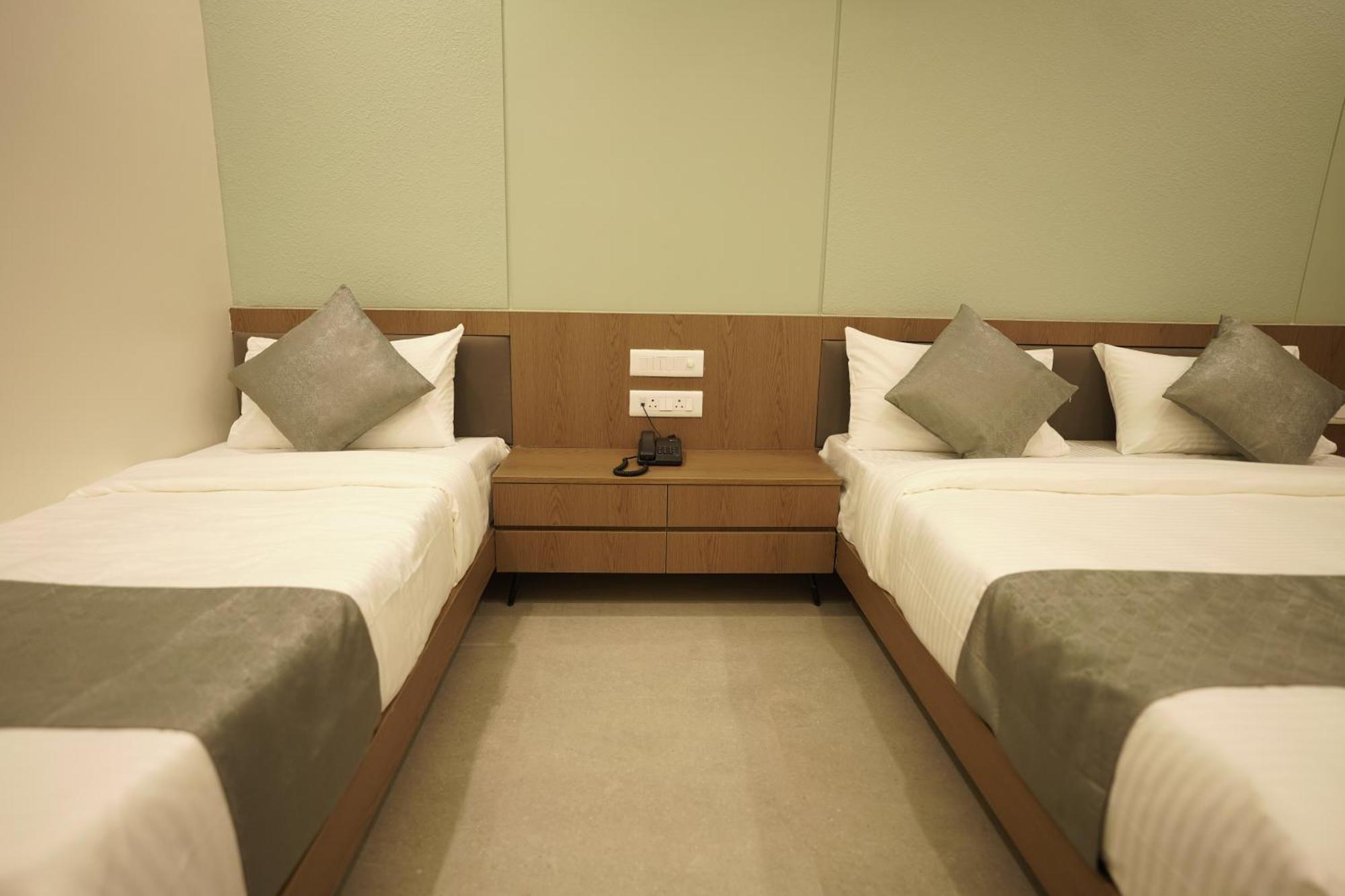 A Square Executive Hotel Аурангабад Екстериор снимка
